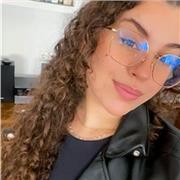 Estoy finalizando mis estudios universitarios como educadora social, tengo un nivel de inglés muy avanzado y experiencia con niños